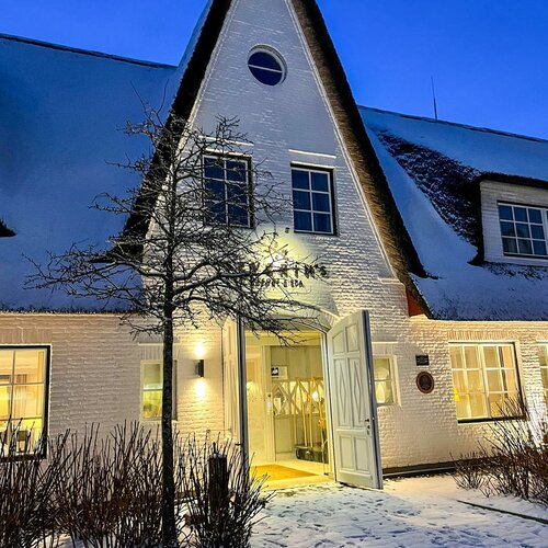 Der frische Schnee hat das Severin*s Resort & Spa in eine märchenhafte Kulisse verwandelt. Die weiße Pracht verleiht der...