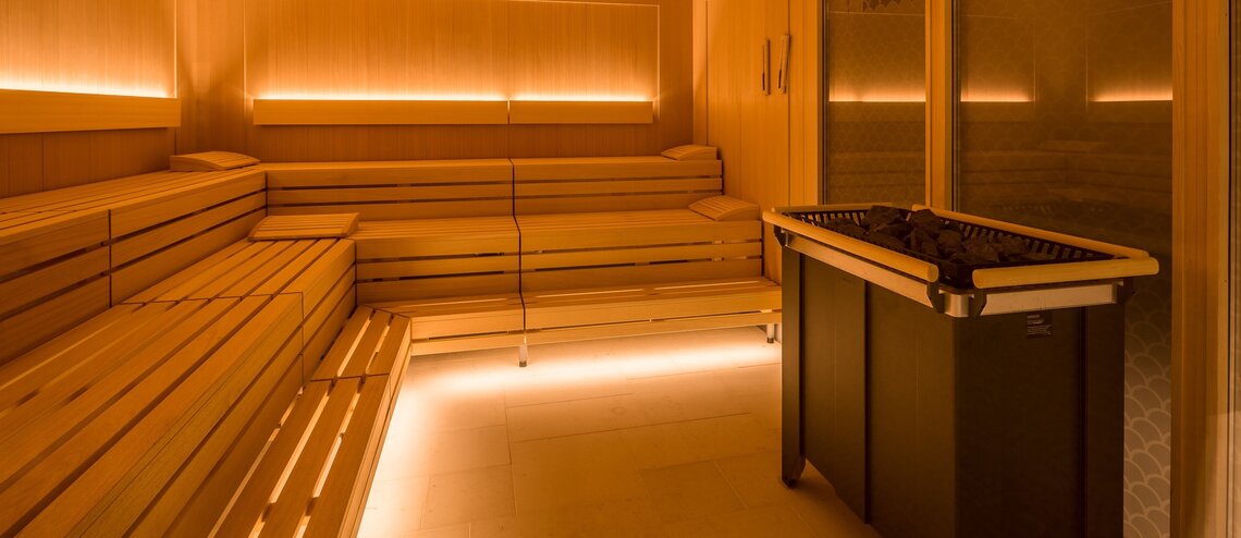 Innenansicht der modern gestalteten Bio Sauna des Severin*s Resort und Spa auf Sylt