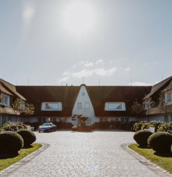 Auffahrt zum Hotel Severin*s Resort & Spa Sylt