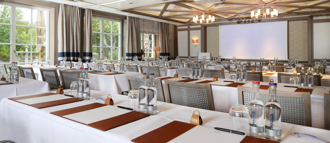Beispielhaft eingedeckter Veranstaltungsraum zum Feiern und Tagen | Severin*s Resort & Spa