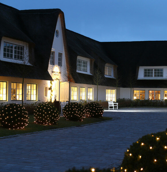 Severin*s Resort and Spa Sylt Hoteleinfahrt an Weihnachten