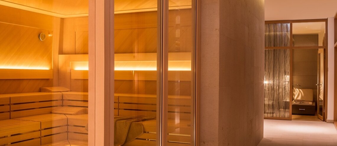 Exterior view of the Finnish saunas in the wellness area of ​​the Hotel Severin*s Resort and Spa on Sylt