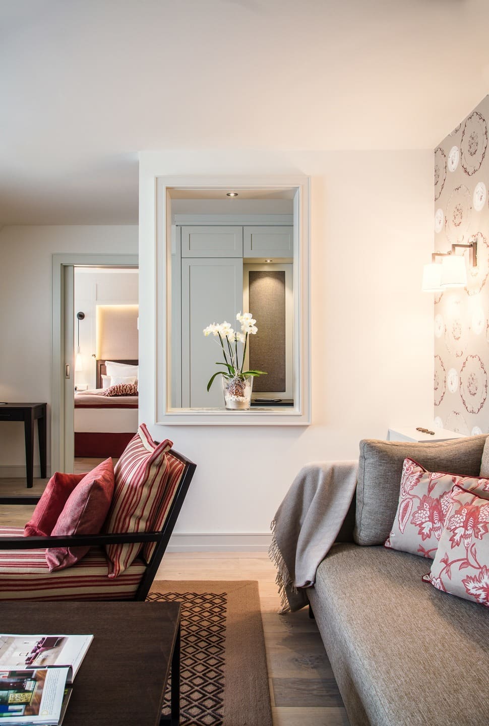 Wohnbereich mit Sofa in Junior Suite im Hotel Severin*s auf Sylt