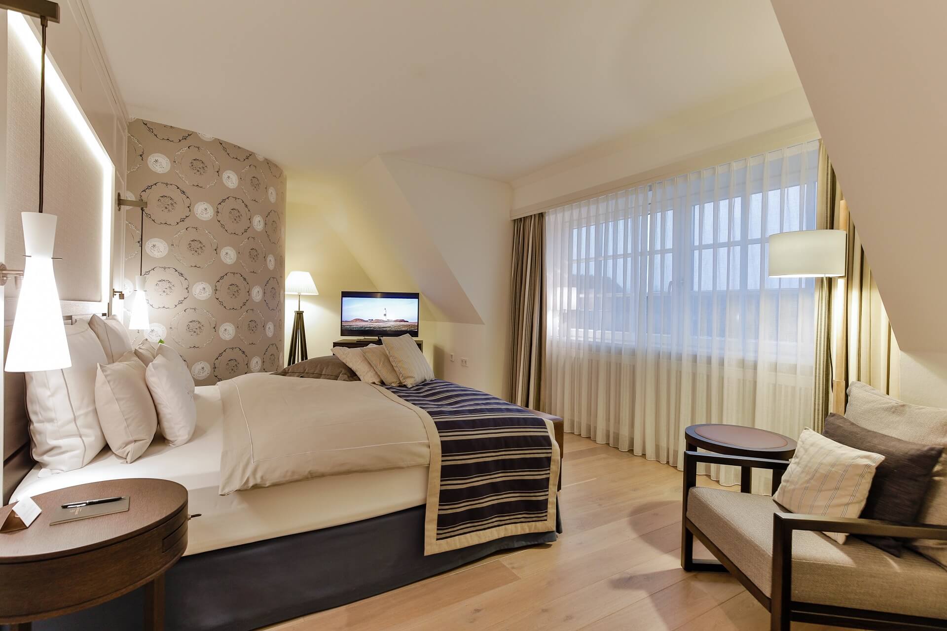 Senior Suite Schlafzimmer mit Bett Luxus Hotel auf Sylt