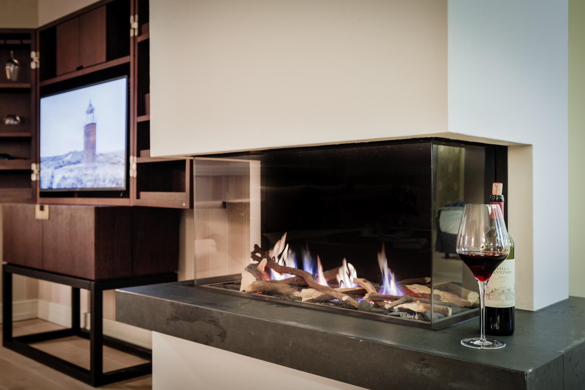 Wohnbereich mit Kamin Severin*s Resort & Spa Luxus-Hotel Sylt