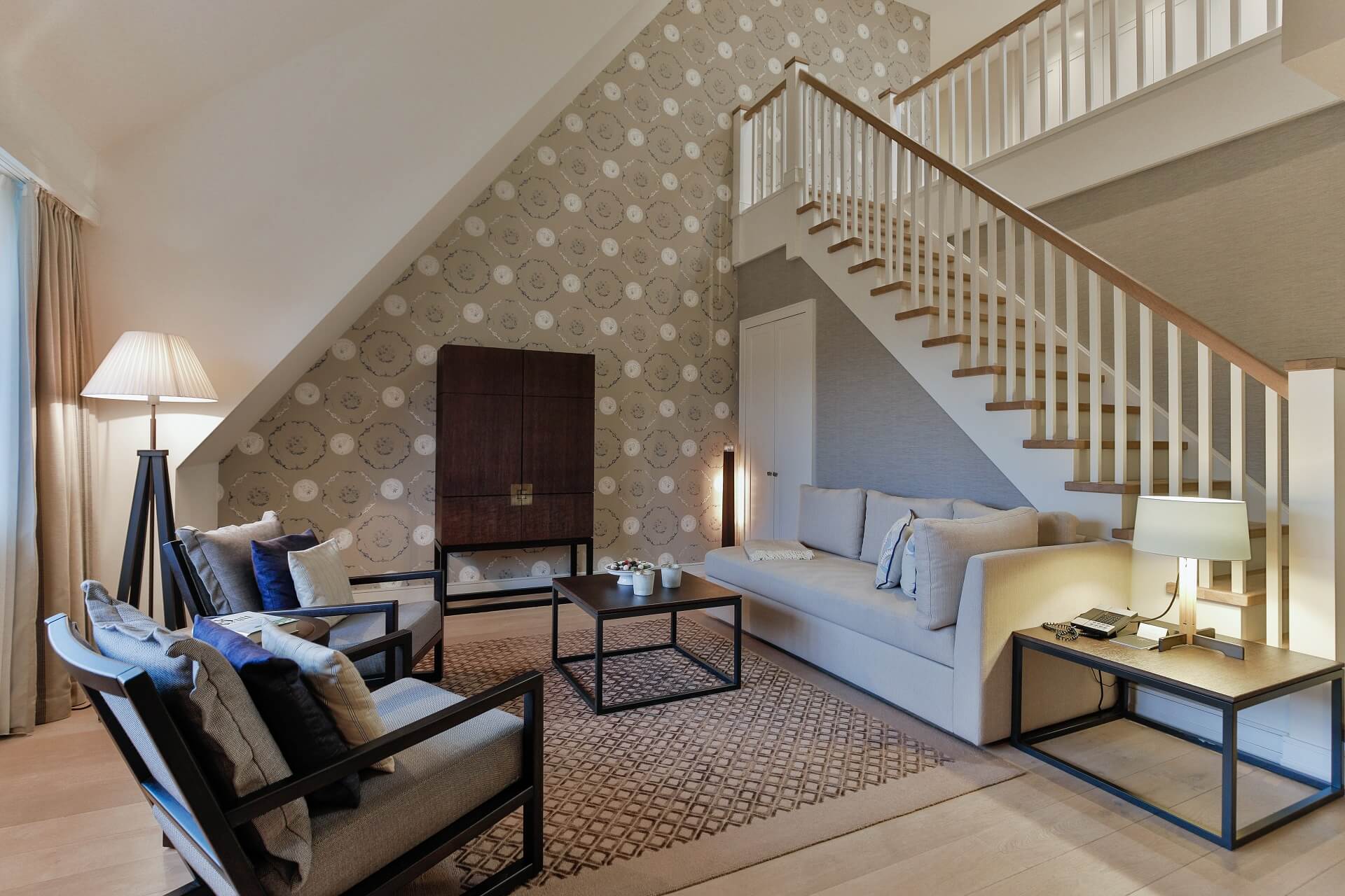 Maisonette Family Severin*s Suite Wohnbereich mit Fernseher & Couch Hotel Sylt