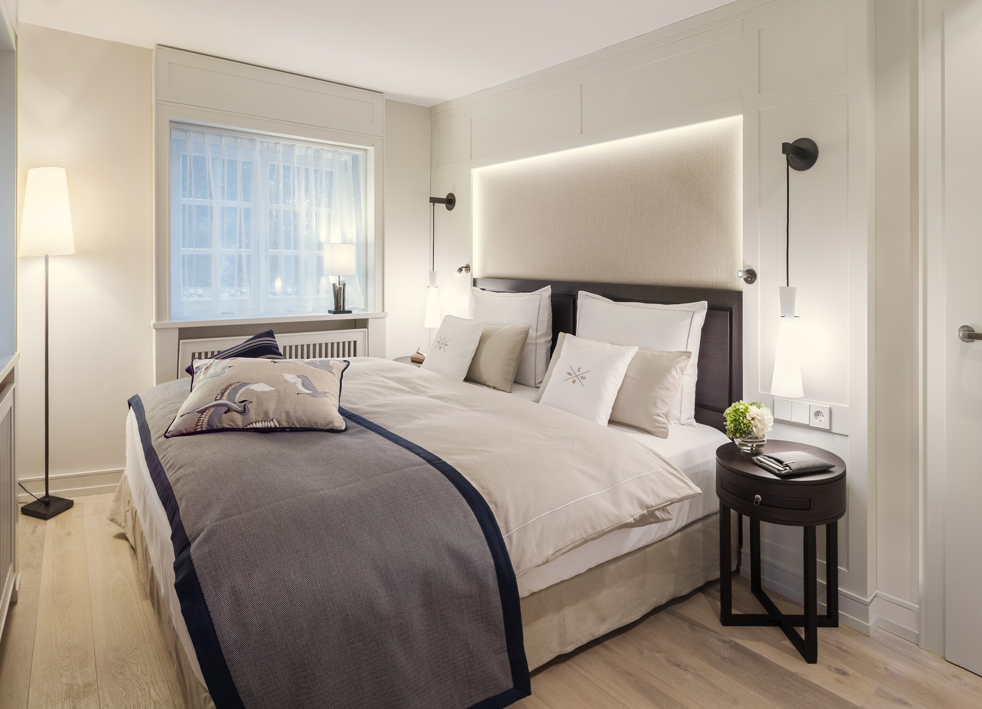 Innenansicht des Schlafzimmers einer Gartensuite des Hotel Severin*s Resort und Spa auf Sylt