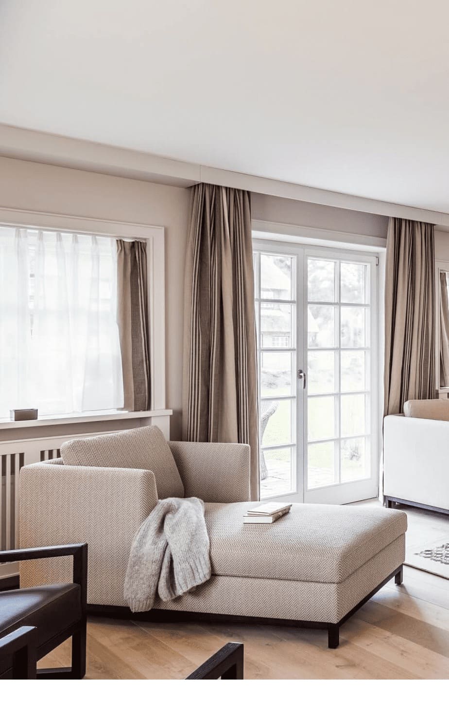 Hausteil Severin*s Plus living room with couch Luxus hotel Sylt