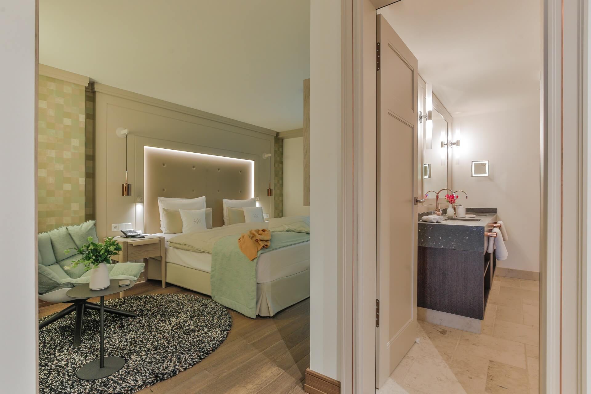 Haus Severin*s Plus bedroom & bathroom hotel Sylt 