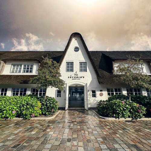 Wir wünschen Ihnen einen schönen Freitagabend!🌾•••••••••#resortspa #sylturlaub #spahotel #sparesortsylt...