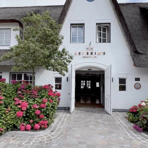 HAPPY SUNDAY!🌾•••#severinsresortundspa #sylt #syltkulinarisch #keitumsylt #herzlichwillkommen #light #sundayvibes...