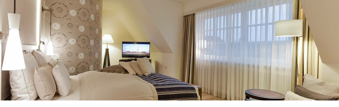 Senior Suite Schlafzimmer mit Bett Luxus Hotel auf Sylt