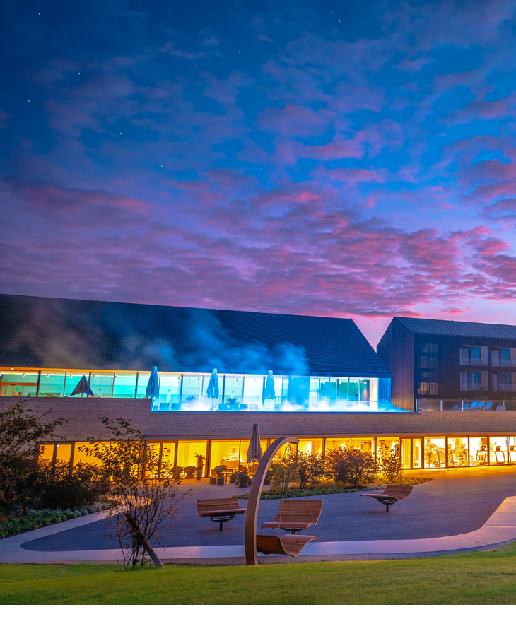 Ansicht des Hotels bei Sonnenuntergang