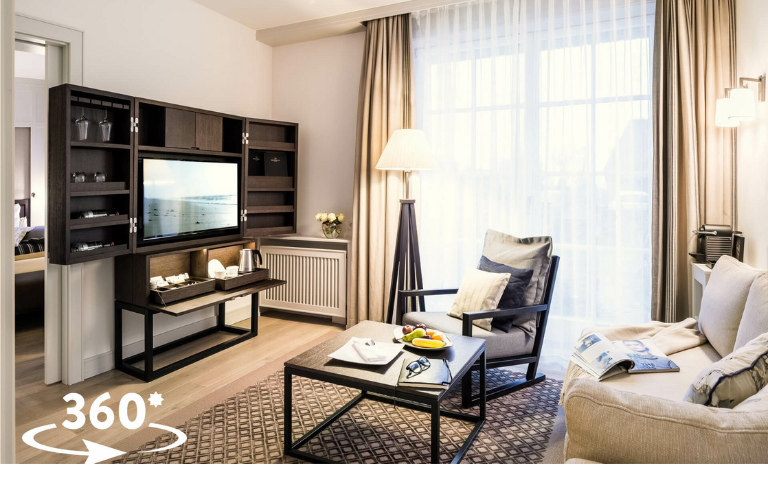 Deluxe Doppelzimmer Wohnbereich mit Fernseher Hotel auf Sylt
