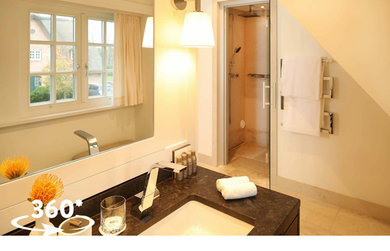 Haus Severin*s bathroom 360 degree luxus hotel Sylt