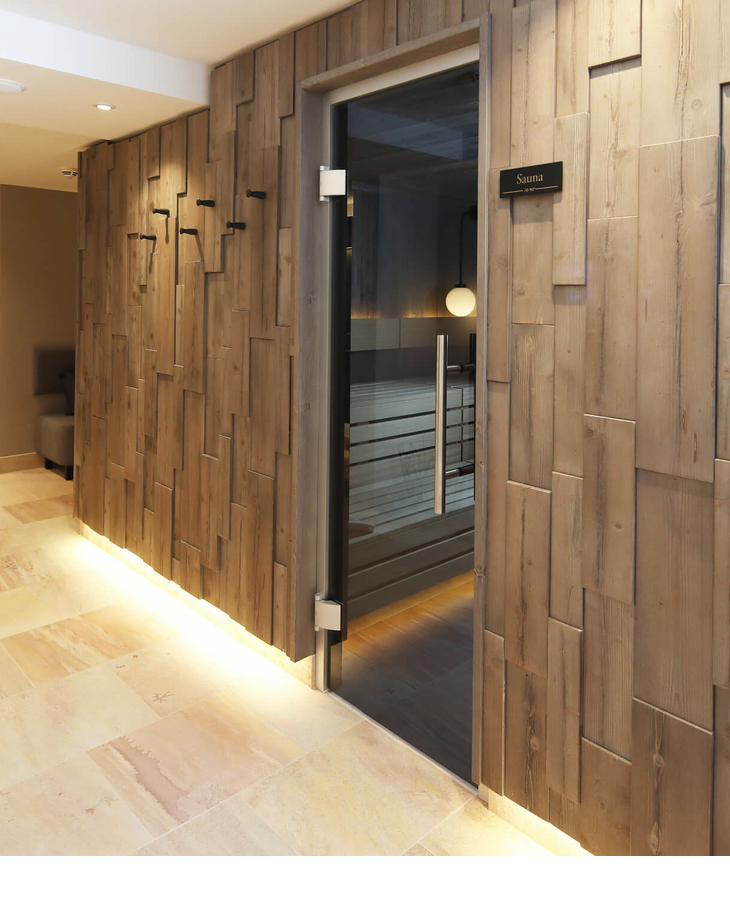 Saunabereich Landhaus Severin*s Morsum Kliff Moderner Saunabereich im Landhaus Severin*s mit Holzwänden und Liegen für entspannende Wellnessmomente.