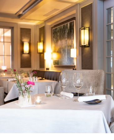 Sitzmöglichkeit schön dekoriert | Restaurant Tipken's by Nils Henkel auf Sylt