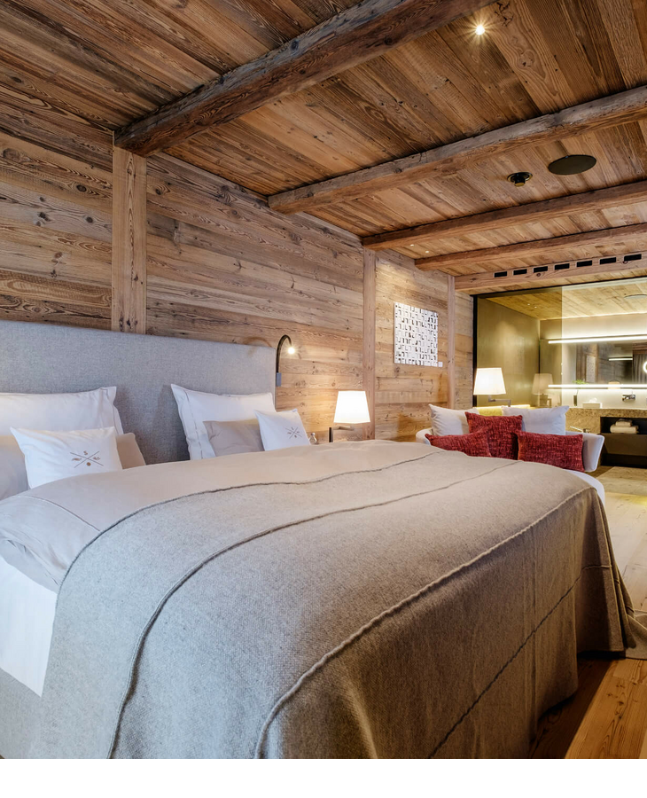 Bedroom/bathroom in the Senior Suite in the Severins hotel in Lech