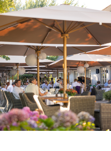 Sommerabend auf der Terrasse vom Severins Resort & Spa Sylt