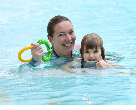 A woman and a child smile in the pool at Severin*s Resort & Spa, Sylt.