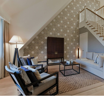 Maisonette Family Severin*s Suite Wohnbereich mit Fernseher & Couch Hotel Sylt