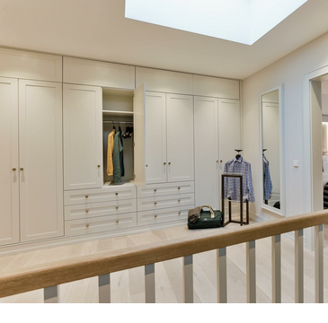 Maisonette Family Severin*s Suite Zimer großer Kleiderschrank Hotel Sylt