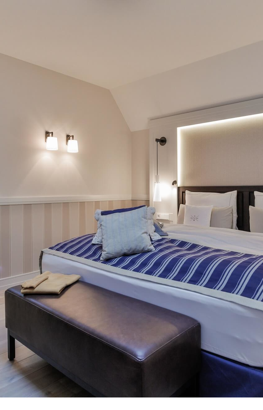 Maisonette Family Severin*s Suite Schlafzimmer mit Bett luxus Hotel Sylt
