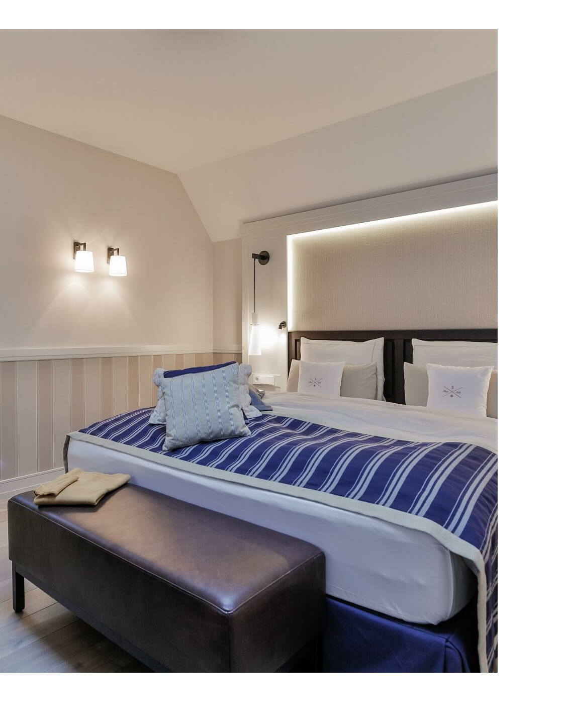 Maisonette Family Severin*s Suite Schlafzimmer mit Bett luxus Hotel Sylt