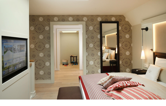 Bedroom of ​​the Maisonette Family Senior Suite at the Severin*s Resort & Spa on Sylt