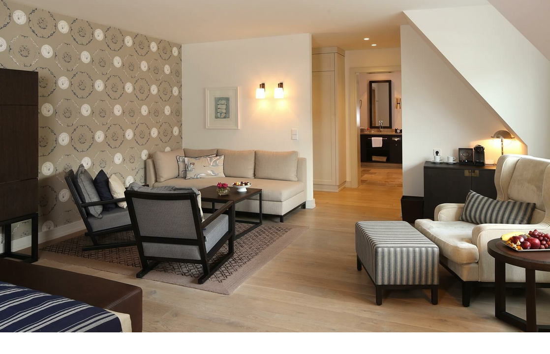 Living area and sleeping area of the Superior Plus Double Room in the Severin*s Resort & Spa on Sylt