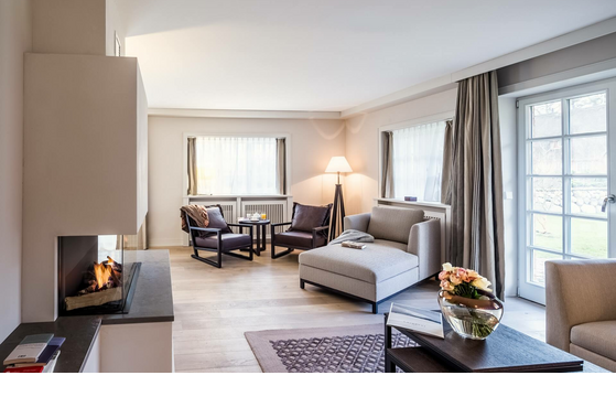 Hausteil Severin*s Plus living area with fire place & couch hotel Sylt