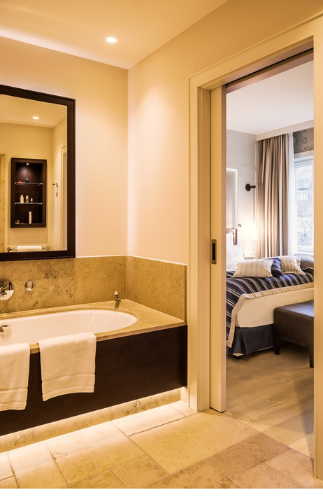 Badezimmer im Deluxe Doppelzimmer des Hotel Severin*s Resort und Spa auf Sylt