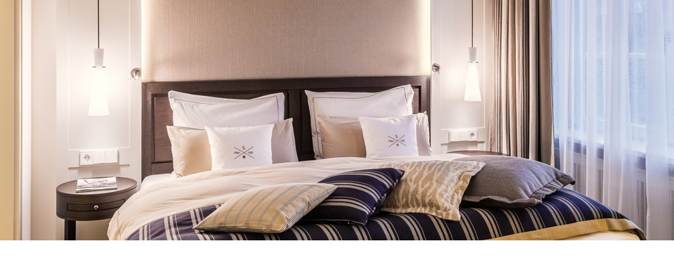 Gemütliches Schlafzimmer im Deluxe Doppelzimmer des Hotel Severin*s auf Sylt