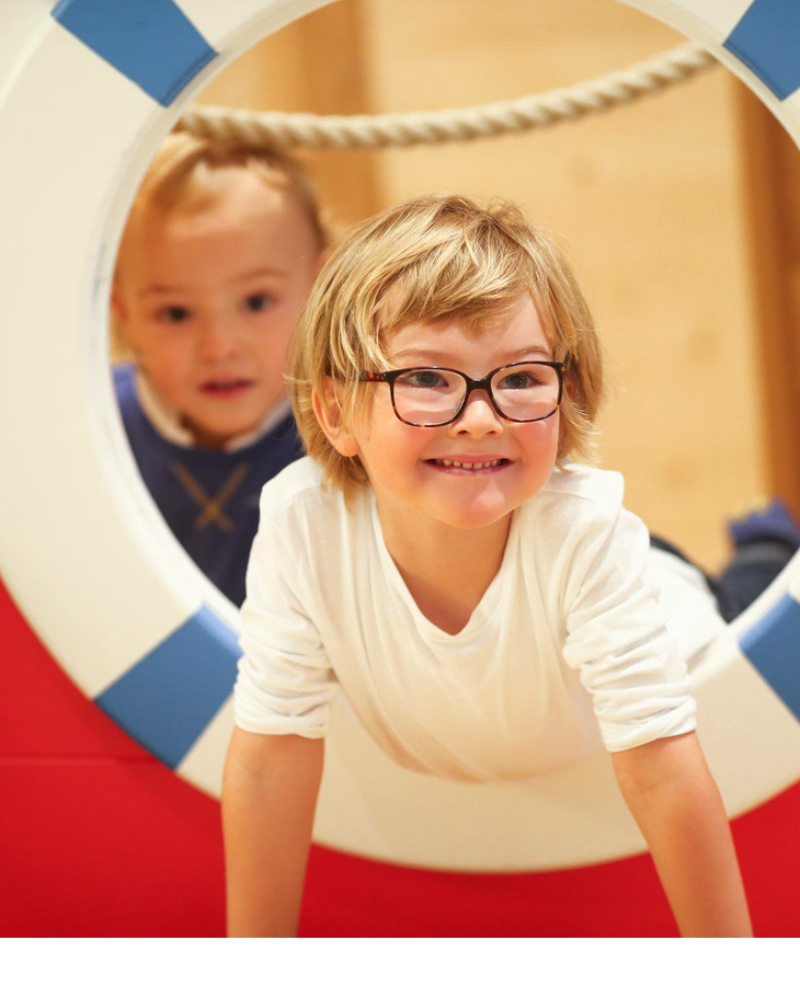 Spielende Kinder im Kids Club des Hotel Severin*s Resort und Spa auf Sylt