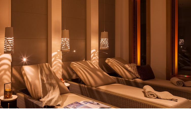 Comfortable loungers in the relaxation area of ​​the SPA in the Hotel Severin*s on Sylt