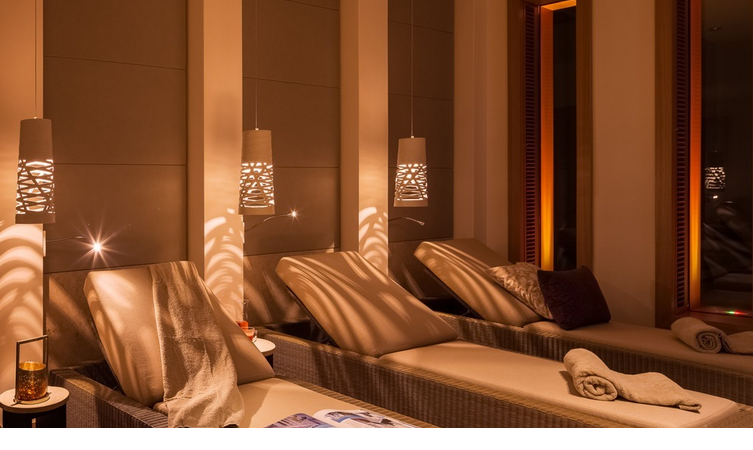 Comfortable loungers in the relaxation area of ​​the SPA in the Hotel Severin*s on Sylt
