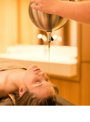 Woman during a frontal cast treatment as part of the pampering program at the Hotel Severin * s Resort and Spa